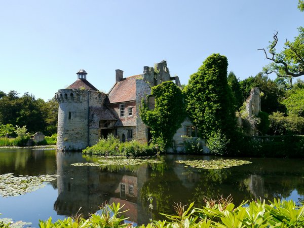 How to plan a visit to the best historic gardens in Kent?